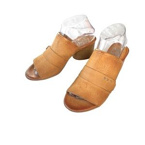 Miz Mooz Braydon Leather Heeled Slide Sandals in Wheat Color Size 39 (US…